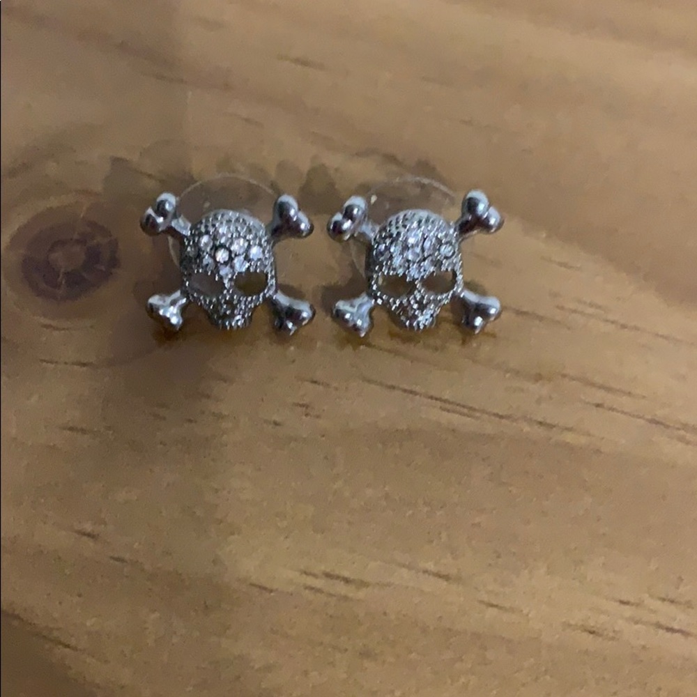 Skull and crossbone earrings